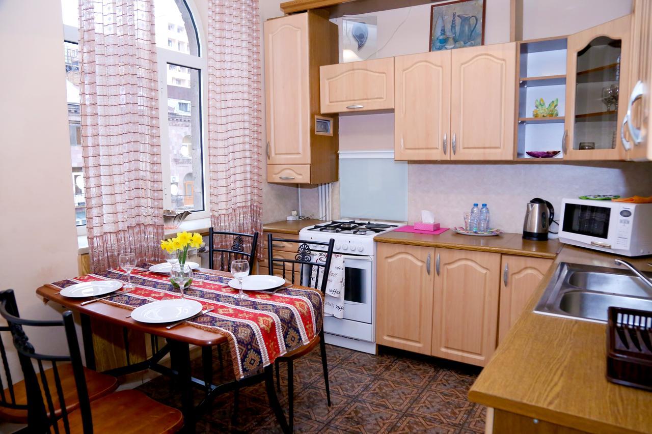 Apartment On 11 Amiryan Street Yerevan Ngoại thất bức ảnh