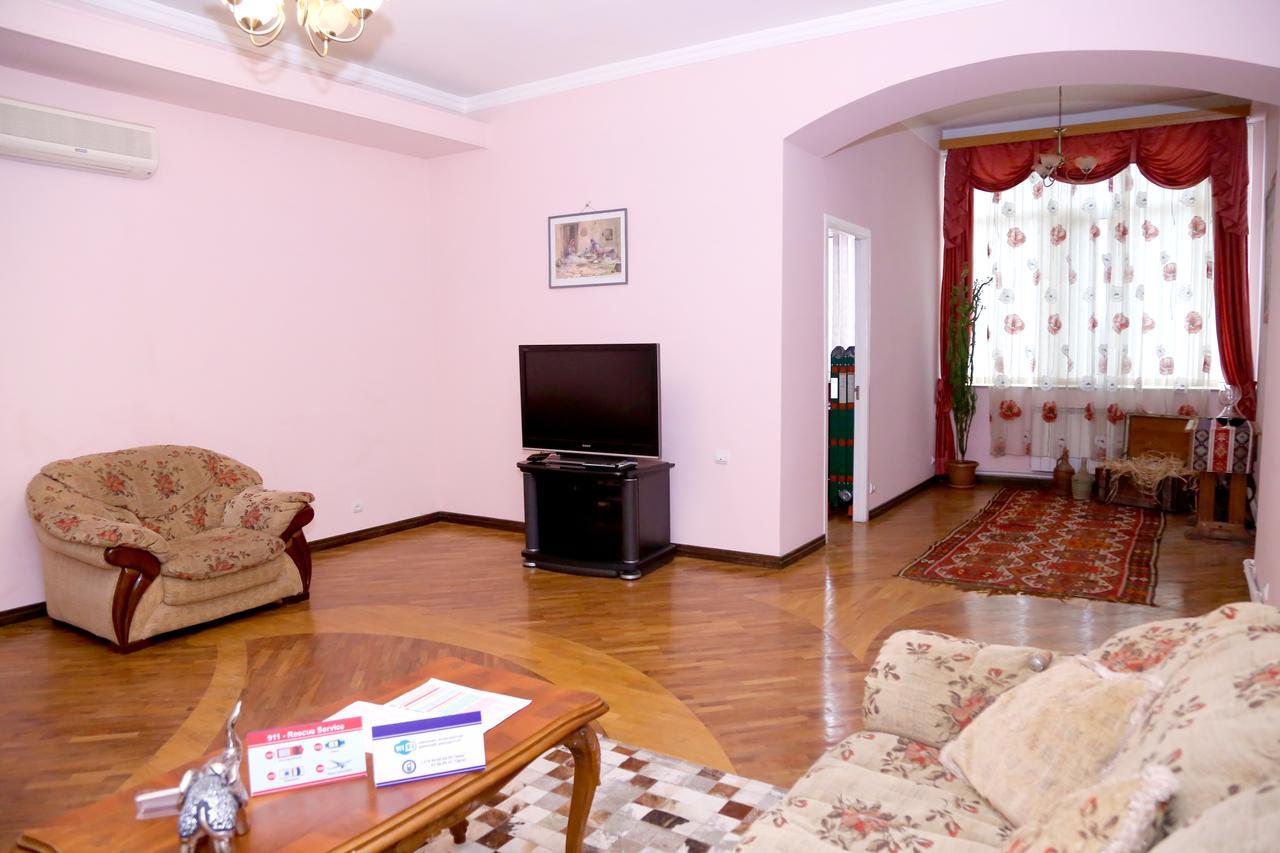 Apartment On 11 Amiryan Street Yerevan Ngoại thất bức ảnh